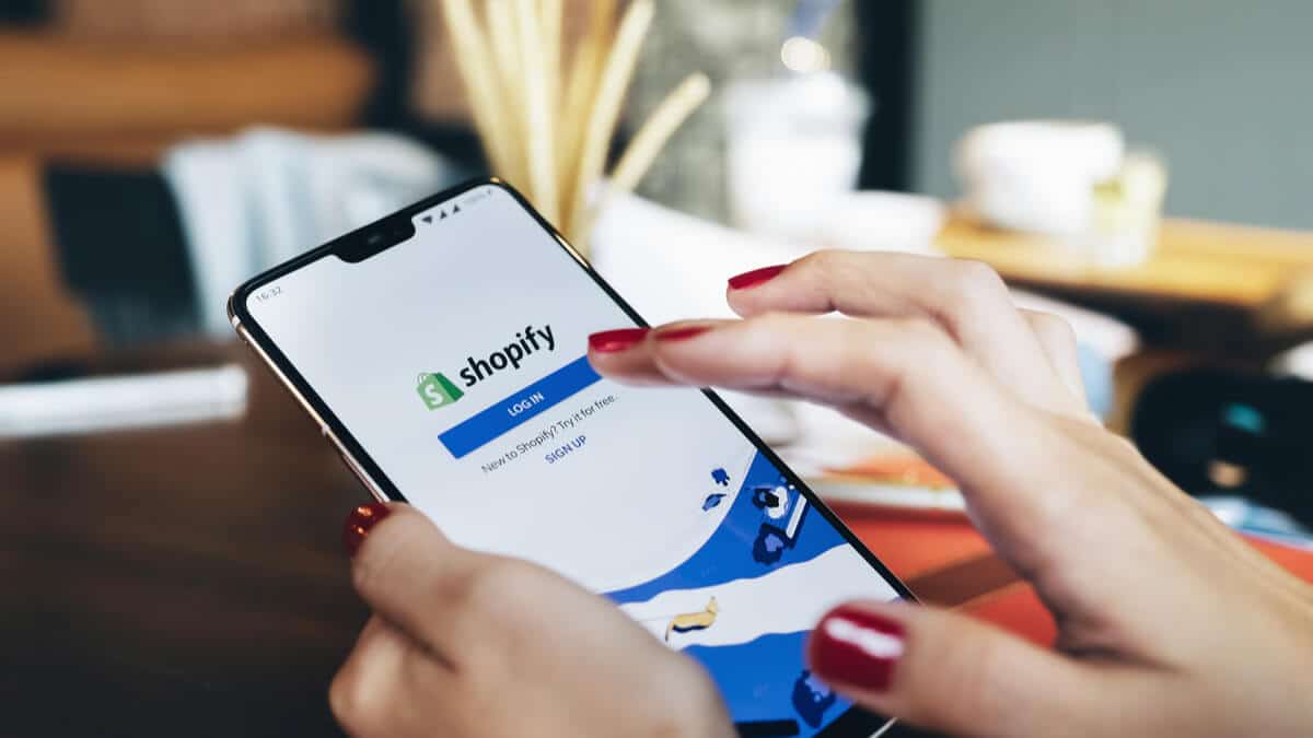 電商 Shopify 開放銷售 NFT!NBA 公牛隊 NFT 上架 90 秒售罄