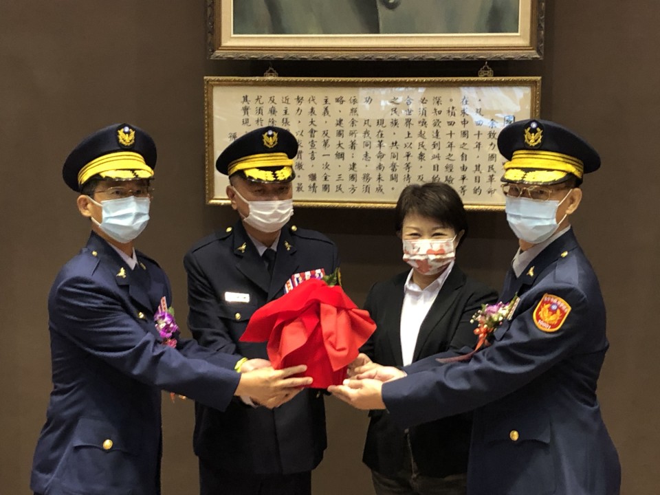 中警局卸 新任分局長 大隊長聯合布達交接典禮 奧丁丁新聞owlnews 中警局卸 新任分局長 大隊長聯合布達交接典禮 奧丁丁新聞owlnews