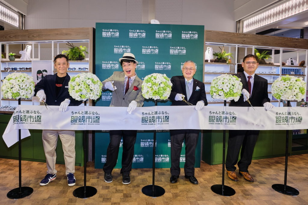 台灣眼鏡市場微風南山atre店盛大開幕,邀請微風南山艾妥列伊藤總經理、知名網紅阿翰、台灣眼鏡市場高村總經理、西副總經理及出席剪綵活動