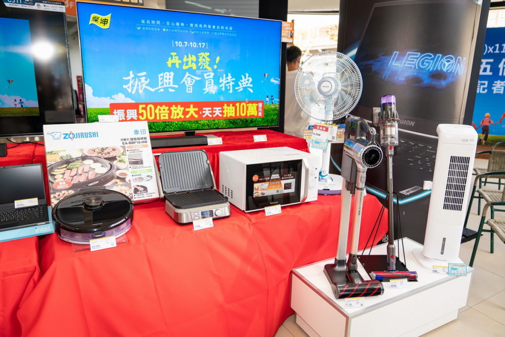 Dyson吸塵器72折再送8,500元配件,SHARP電視享爆品價再贈7,000元好禮