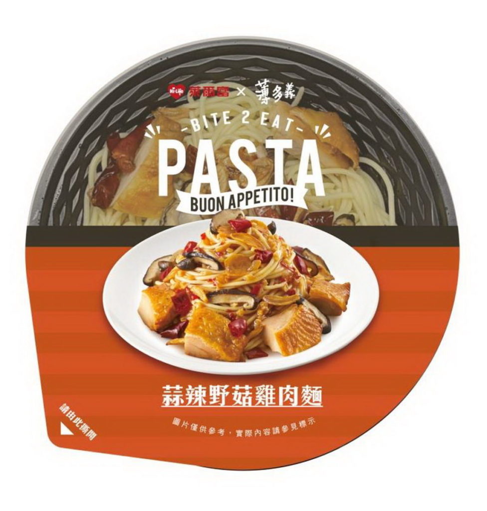 萊爾富攜手薄多義推出4款聯名新品,蒜辣野菇雞肉麵,售價89元。