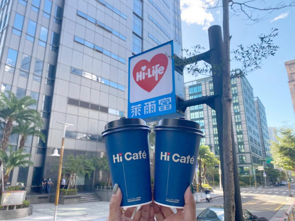 搶攻國慶連假出遊商機,萊爾富10月10日至10月11日推大杯美式與大杯拿鐵咖啡買6送6的限時優惠。