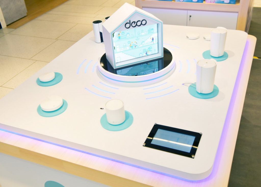 櫃位以Deco X90 Mesh Wi-Fi 連網為核心,更強大的Wi-Fi訊號打造智慧家庭情境體驗區,實現整個家庭的無縫覆蓋。