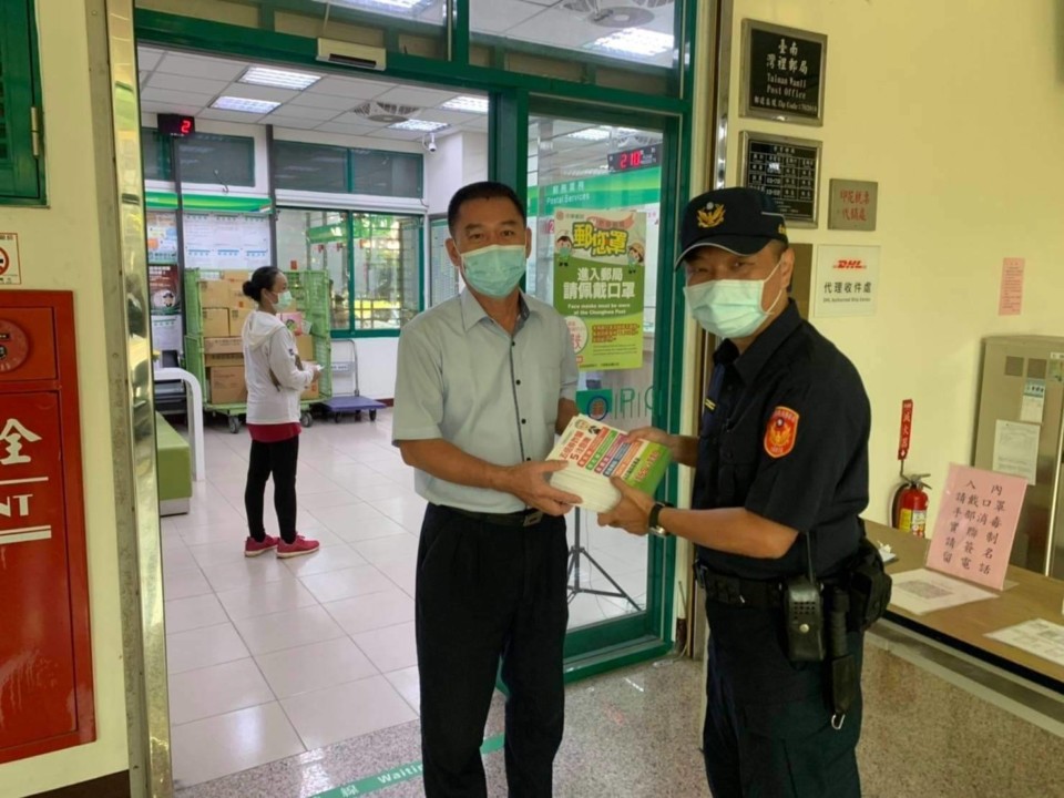 郵局五倍券開領 警六分局加強防詐宣導與安全維護