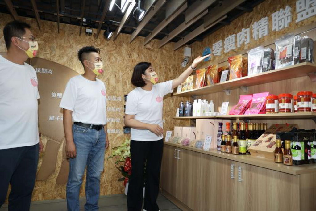 豬市吉饗-雲饗豬展售教育館 一樓展售區