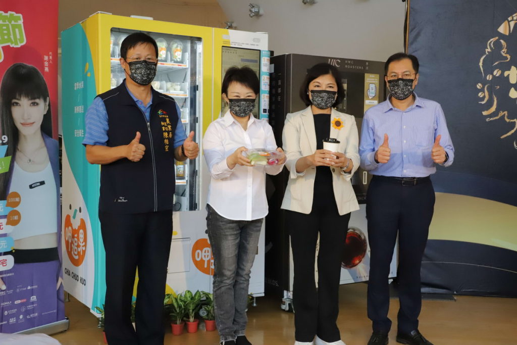 雲林縣長張麗善、台中市長盧秀燕與雲林農業處長吳芳銘共推雲林良品