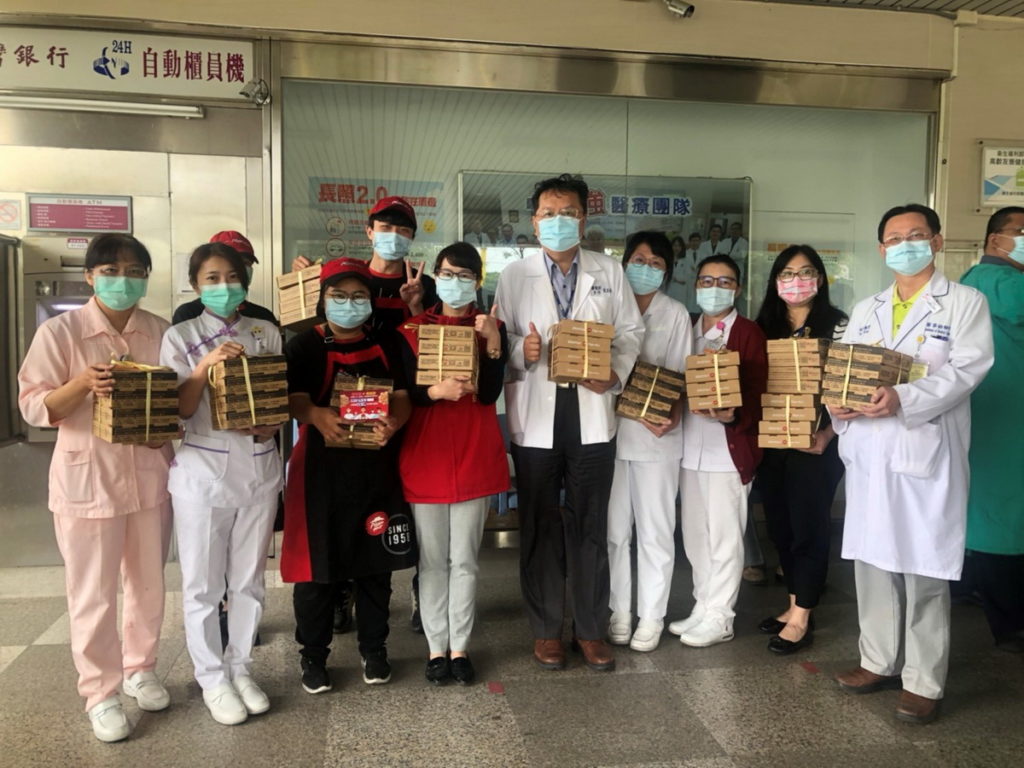 怡和餐飲集團於疫情期間號召門市響應,一共送出2.3萬份餐點挺醫護