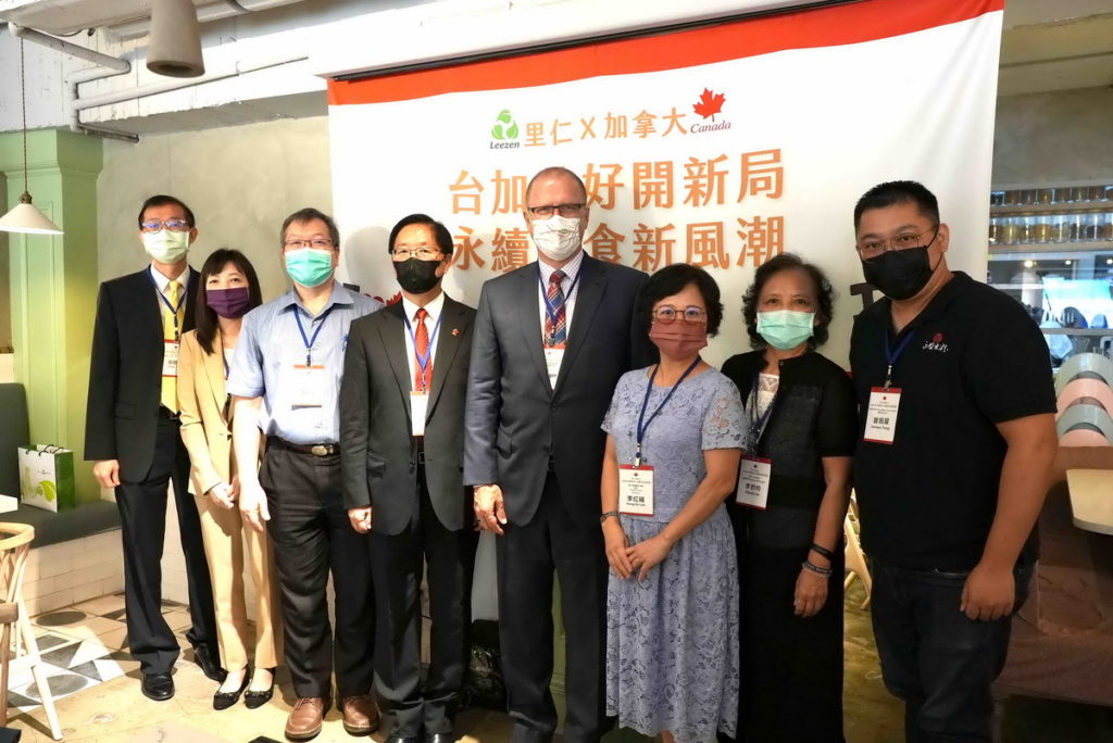 里仁「臺加共好開新局 永續好食新風潮」加拿大週媒體聚會貴賓大合照