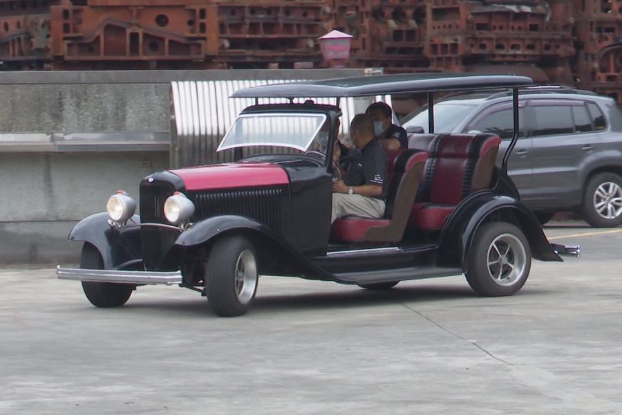 林智堅參訪骨董車復刻王 期盼古董車嘉年華共推觀光