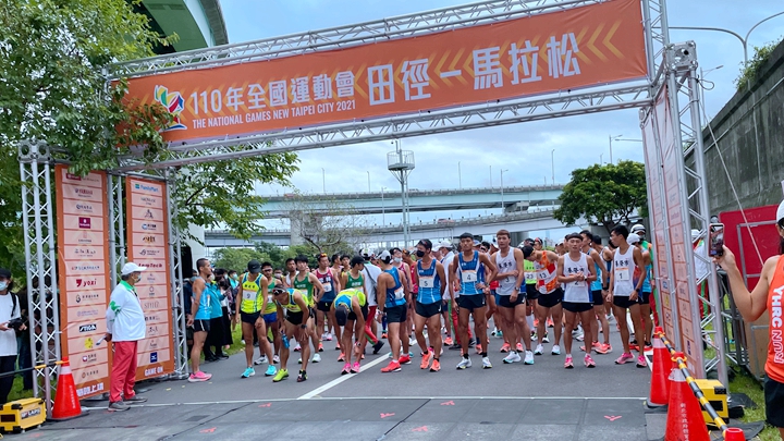 會移動的拱門,是不是也是另一種移動城堡呢