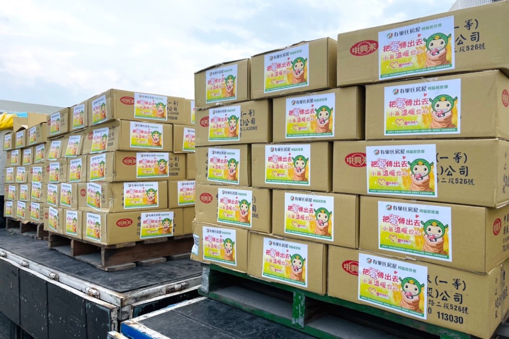 房仲做公益回饋在地 募25公噸白米助弱勢