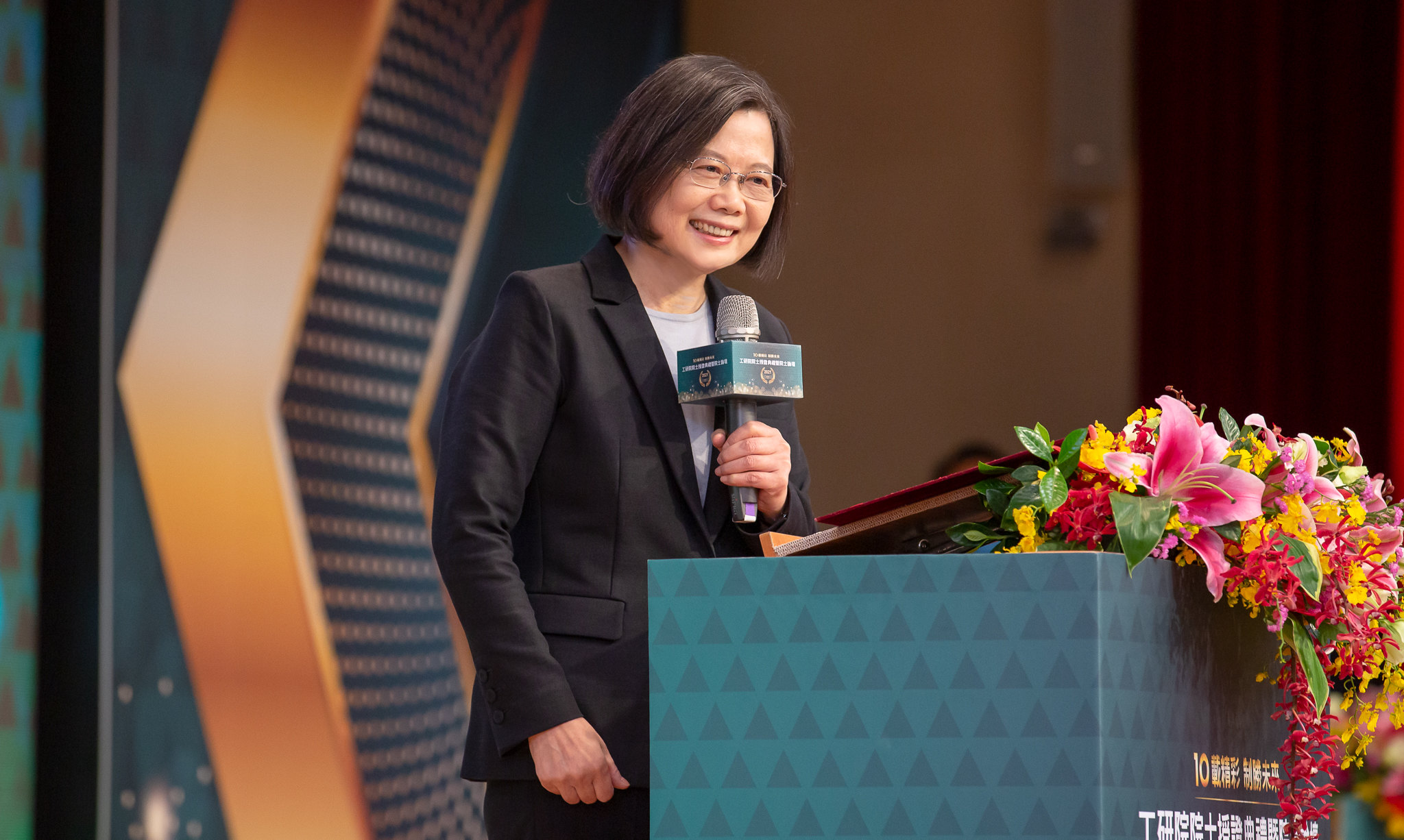 走強硬路線!蔡英文提醒全黨:世界看台灣決心再決定如何支援