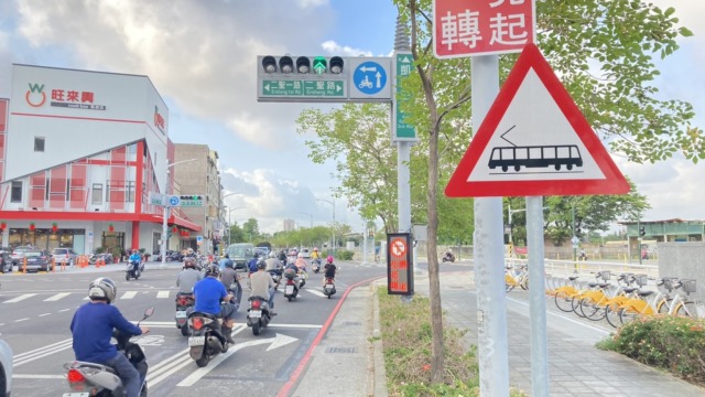 「圓頭綠燈」跟「箭頭綠燈」高市交通局呼籲:看清楚再走!