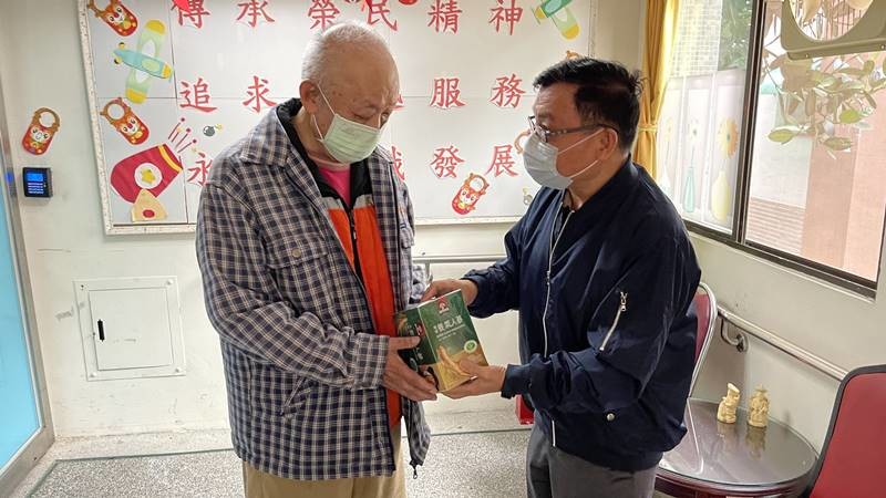彰化縣榮服處探視榮家住民 春節前祝福佳節快樂
