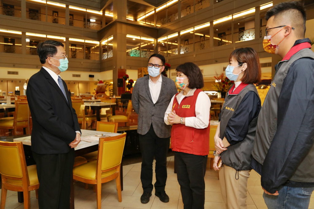 市長視察耐斯王子大飯店的餐飲防疫措施