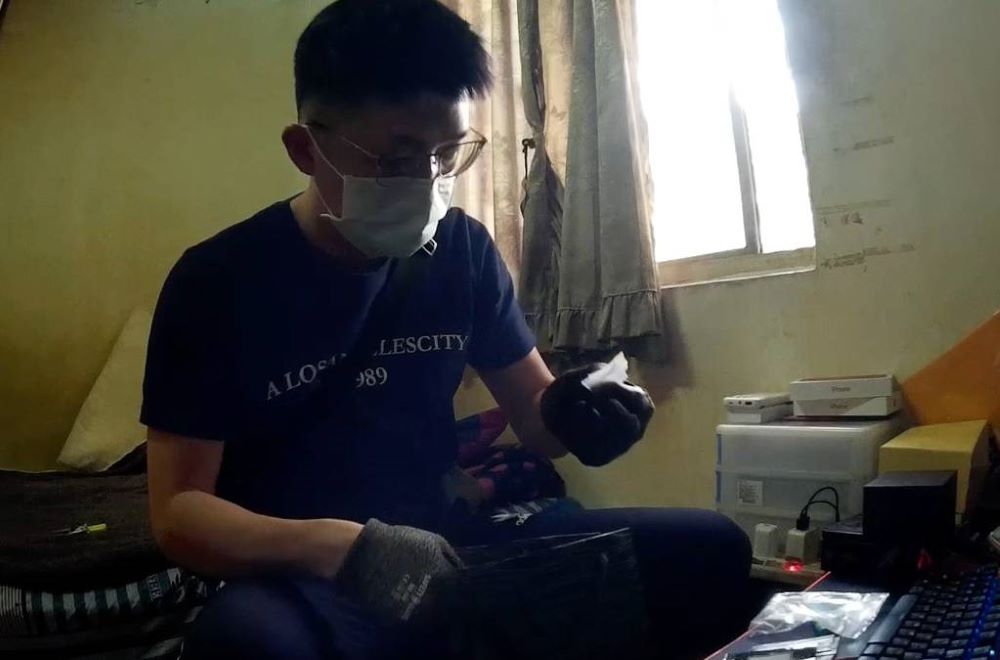 員警於犯嫌住處查獲毒品。