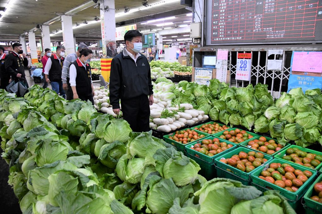 確保蔬果充足供應品質佳價格平穩|縣長徐榛蔚、立法委員傅崐萁視察花蓮市果菜市場