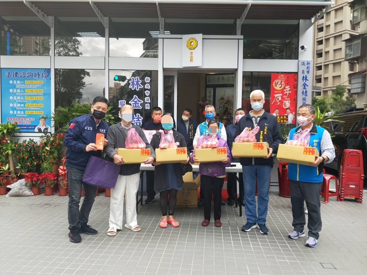 圖片說明:林金結議員表示明年度年菜持續募集中,繼續幫助生活困難民眾過好年。(圖/林金結服務處提供)