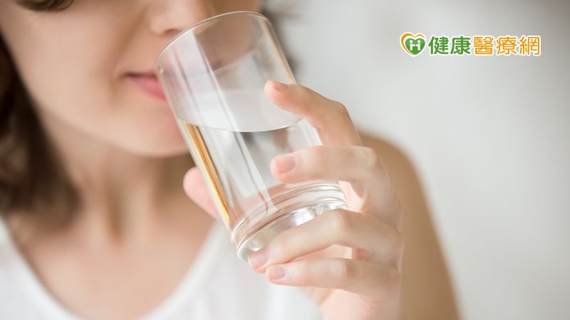 多喝水降血壓、防腦中風? 中醫消水腫有良方