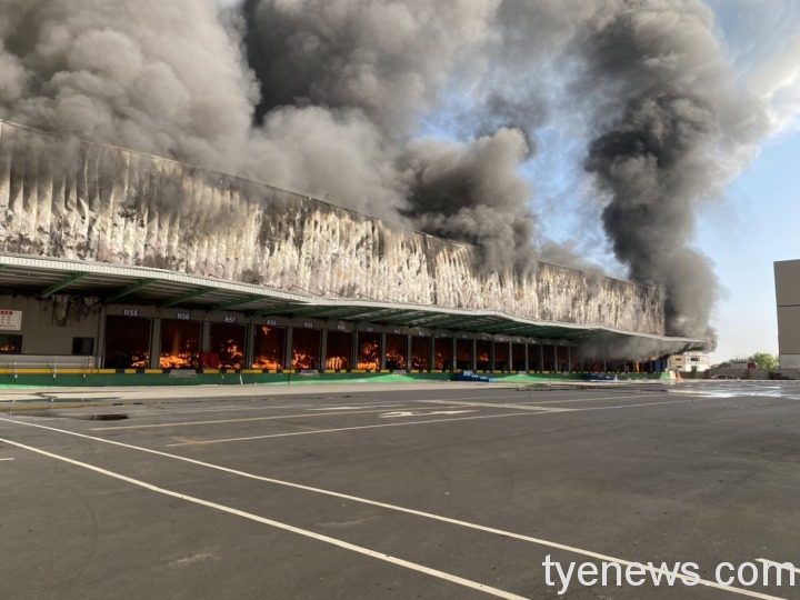 快訊/楊梅工業區火警!73名消防員36輛車搶救中