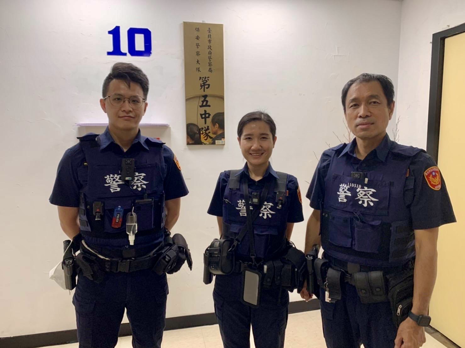 8旬婦車禍臥倒路中央!「視訊119APP」急救援 暖警挨家挨戶幫尋親