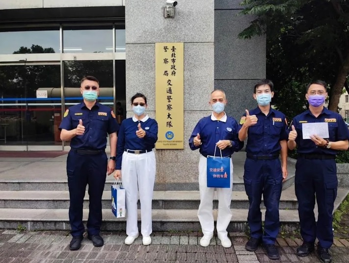 慈濟捐快篩試劑,關心北市交通大隊防疫安全