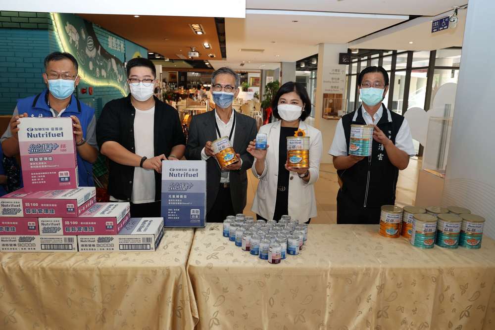 提升雲林長照長輩健康 友華生技贈三百萬養品