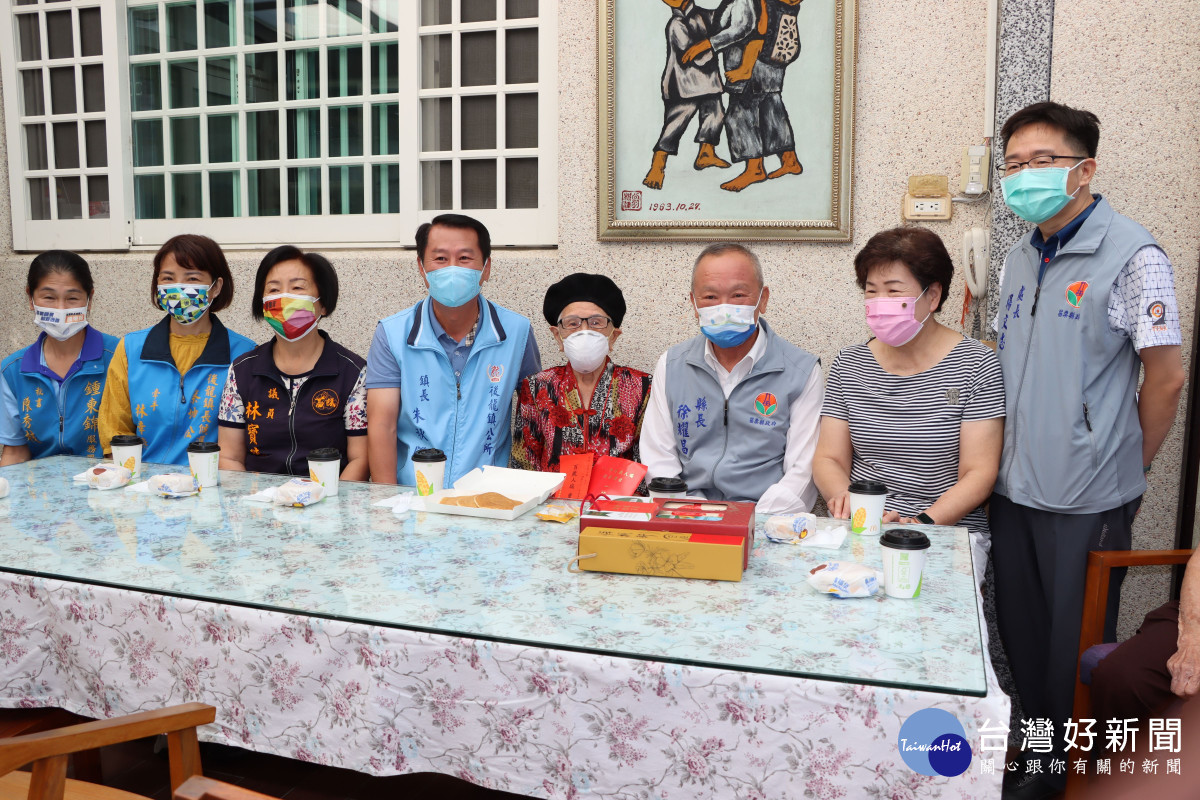 重陽節將至 徐耀昌慰訪百歲人瑞